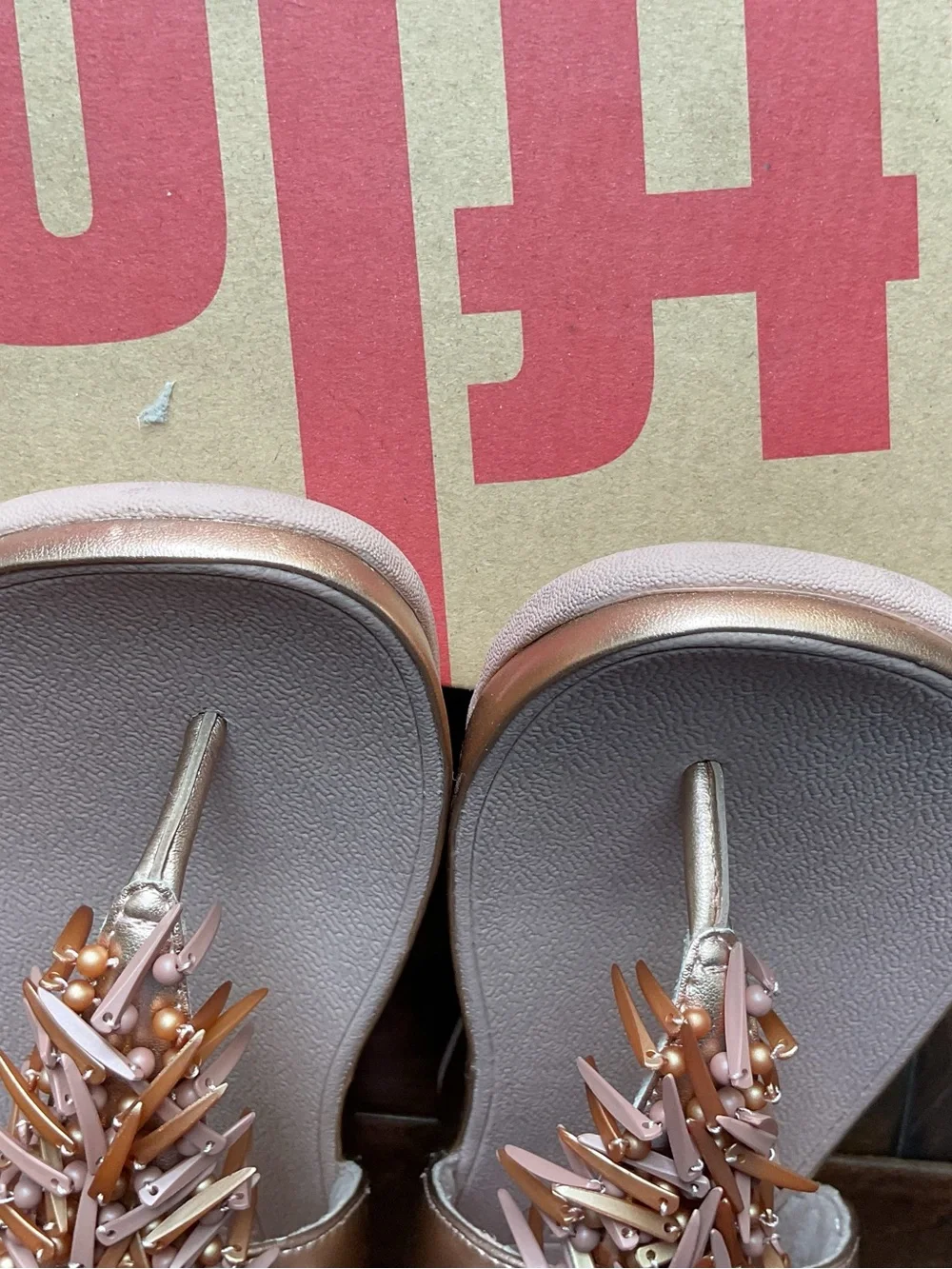 Fitflop Rhumba Beaded Metallic Rose Toe-Post Sandals Rose Gold 7 US/38 EU